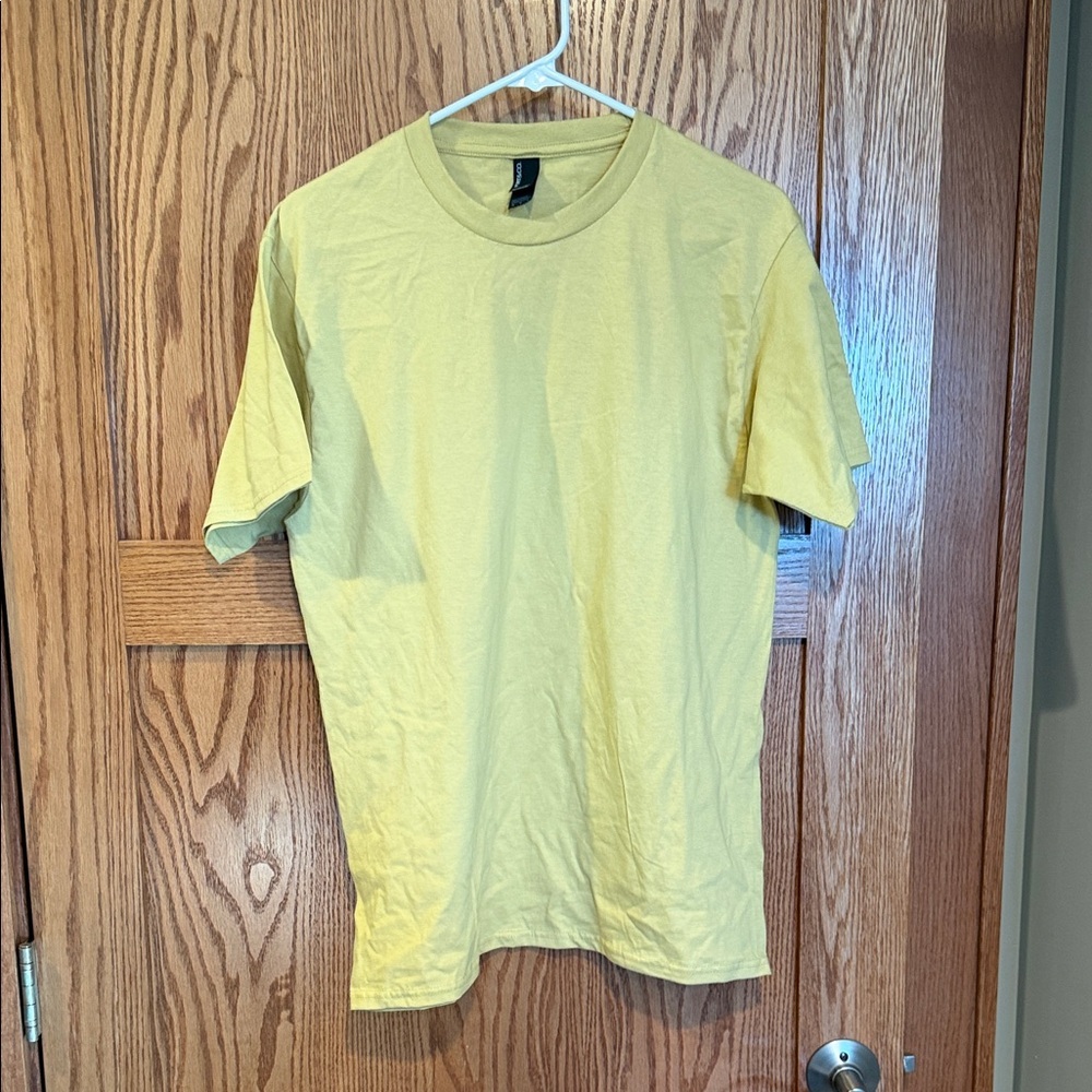Yellow/Gold Men's T-Shirt Size Medium NWOT